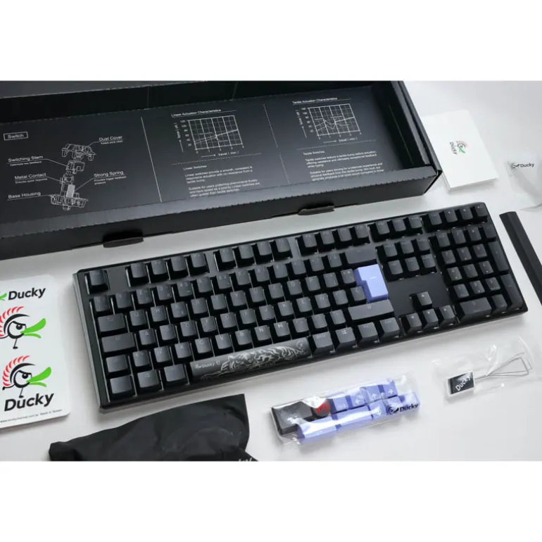 Teclado Ducky One 3 Classic Full-Size Hot-Swap RGB MX-Red Blanco